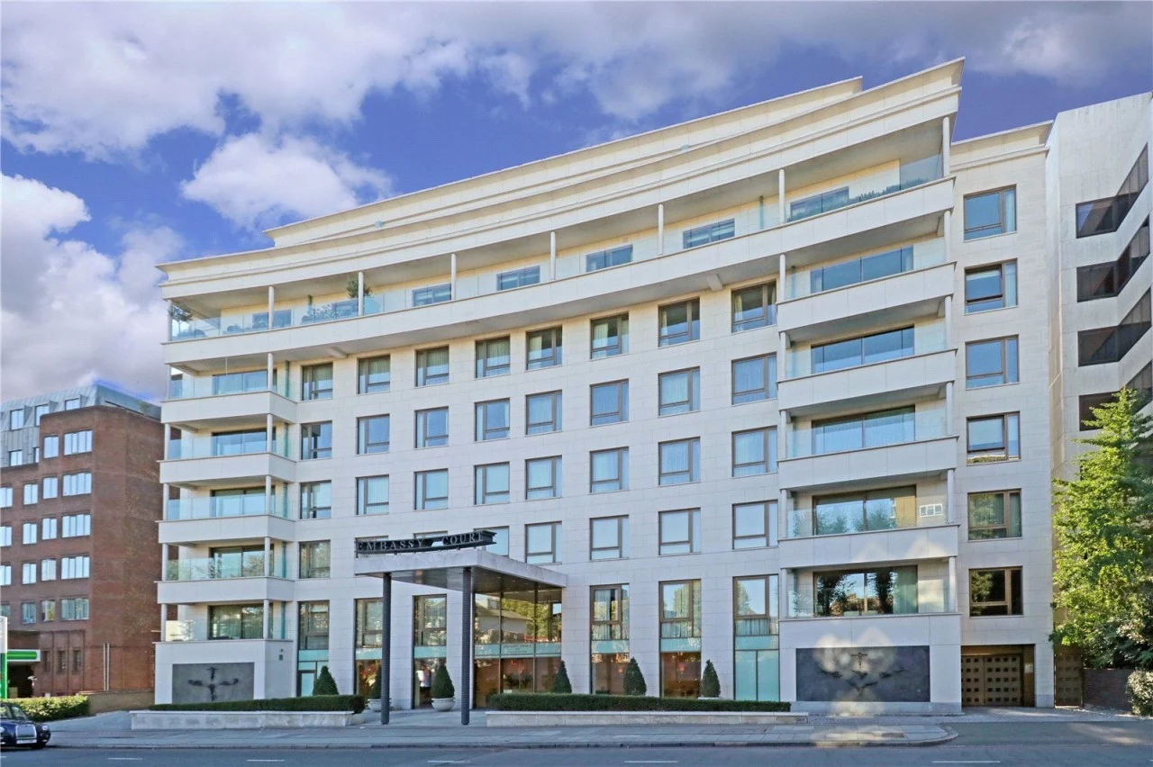 Contemporary white apartment building in St John's Wood