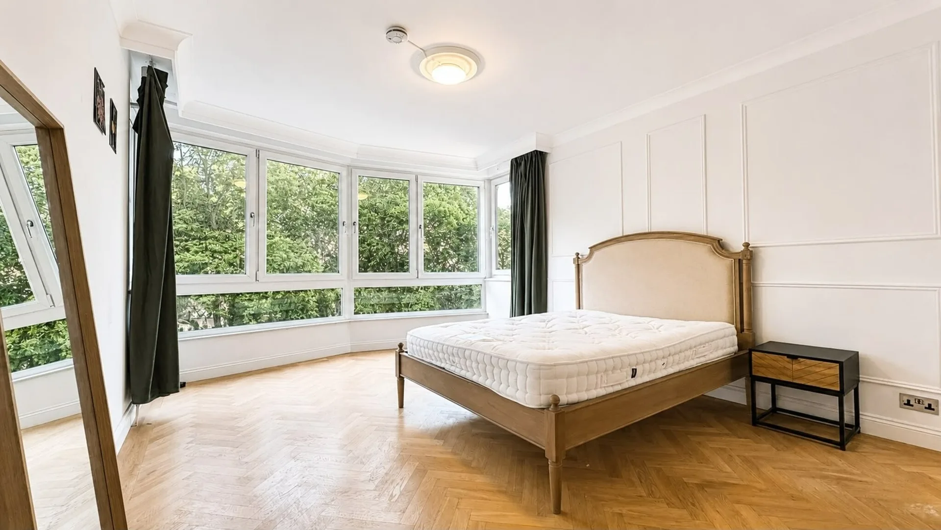 Hyde Park apartment principal bedroom with a bay window