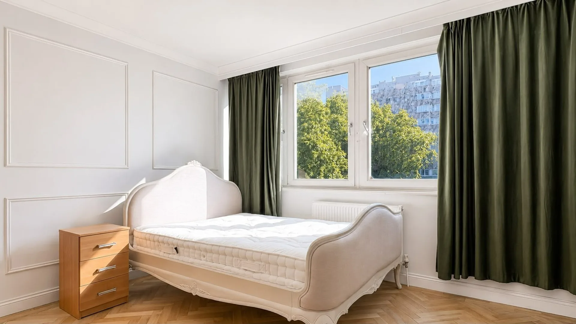 Hyde Park apartment third bedroom with leafy views